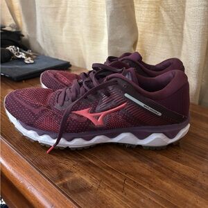 Mizuno Red and White Athletic Shoes